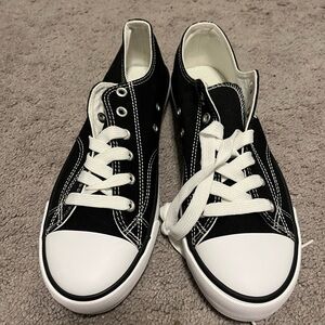 Never worn black shoes with flower embroidered